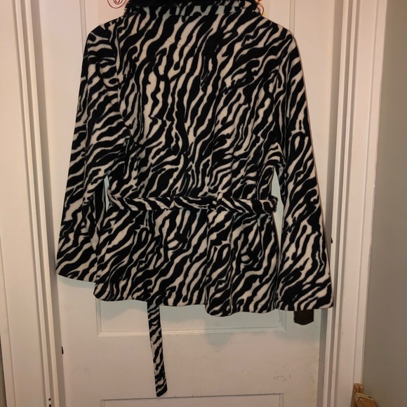 Effeci womans 2X zebra print fleece jacket. - Picture 6 of 10